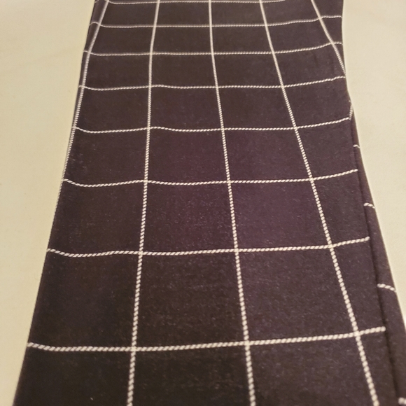 Selling Black and White Grid Leggings - Picture 5 of 8